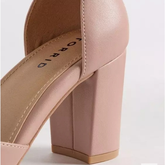 Torrid Beige Block Heel Size 8W - Picture 5 of 12